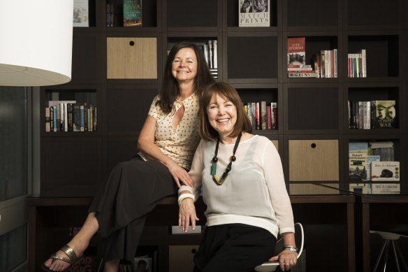 Biographer Darleen Bungey (right), and her author sister Geraldine Brooks in 2014.