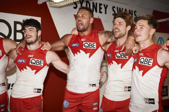Lance Franklin sings the club song after Sydney’s win over St Kilda in his most recent game, back in round 23, 2019.