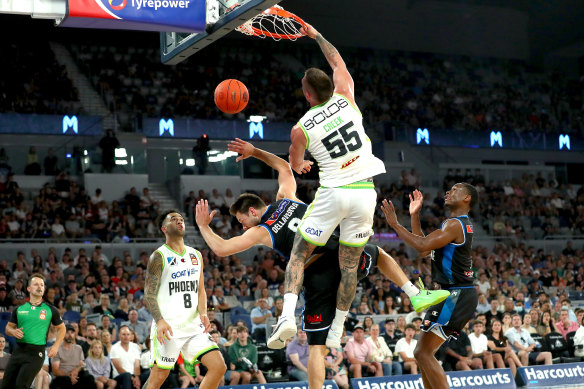 Mitch Creek dunks on Matthew Dellavedova.