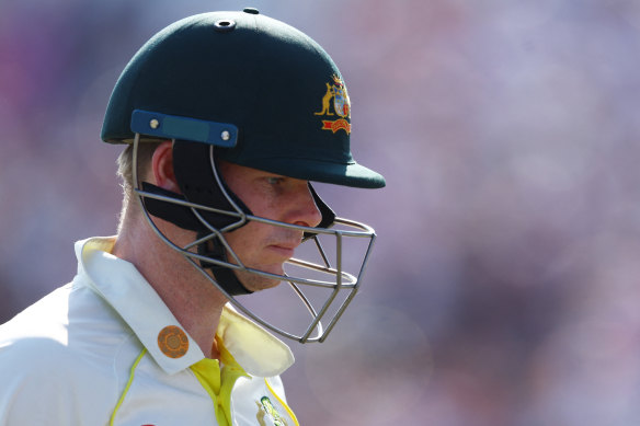 Steve Smith bats without a neck guard during the Ashes.
