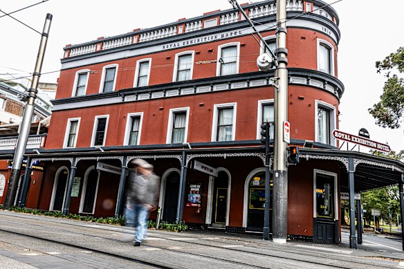 The real hotel exposition, surry hills, site sting clean on Eddie Trigg.