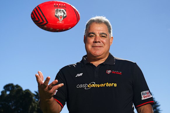 Mal Meninga teve um início turbulento em sua carreira como técnico do Perth.