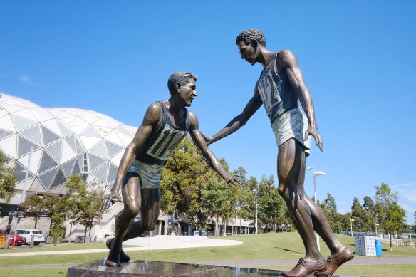 The sculpture that immortalises an act of sportsmanship when John Landy stopped to help Ron Clarke.