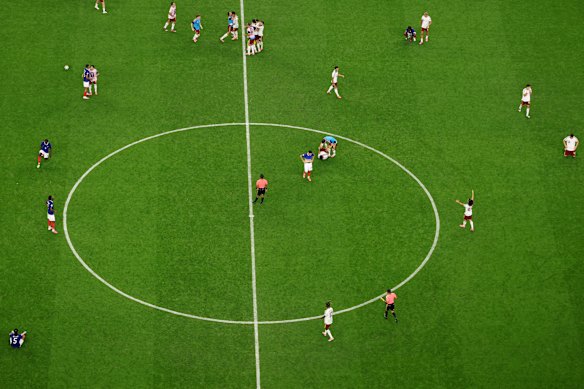Suena el pitido final en la semifinal entre España y Francia.