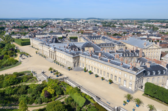 The Chateau de Compiègne rivals Versailles and comes with an enormously grandiose park.