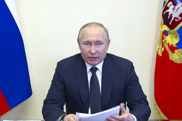 Russian President Vladimir Putin gives warning to “traitors”. 