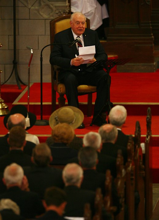 Gough Whitlam speaking at the state funeral of Sir James Killen in 2007.