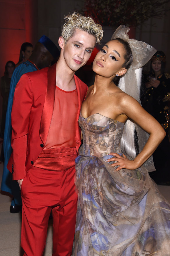 Sivan with Ariana Grande in New York in 2018.