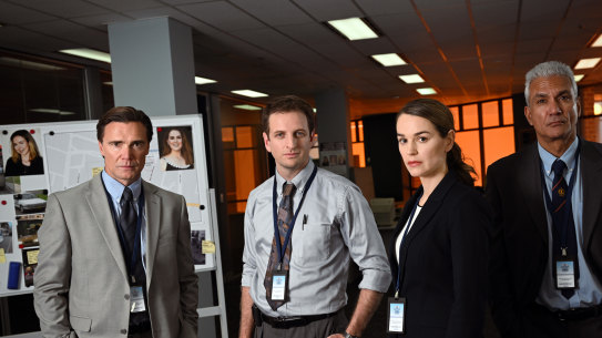 A equipe Macro Taskforce em The Claremont Murders: Jeremy Lindsay Taylor, Aaron Glenane, Laura Gordon e Dalip Sondhi.