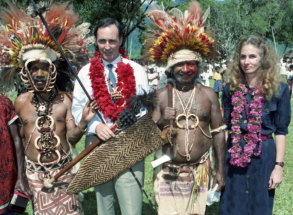 Prime Minister Paul Keating and his wife Annita Keating, Kokoda, Papua New Guinea, 26 April, 1992.