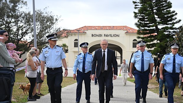 Anthony Albanese visits the memorial at Bondi Pavilion on Monday. 