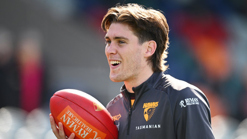AFL 2024 round 21 LIVE updates: In-form Hawks enjoy half-time lead over Giants as finals surge continues