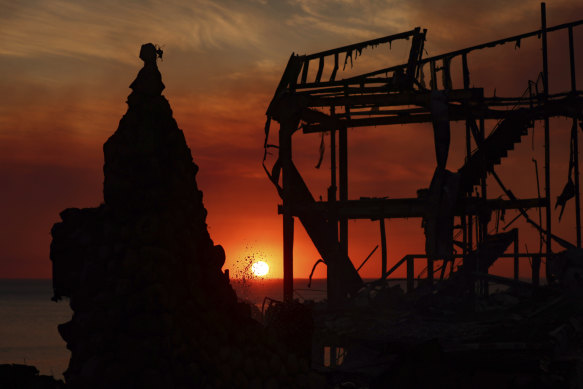 The sun sets on Wednesday evening over the ruins of beachfront properties destroyed by the fire in Malibu. 