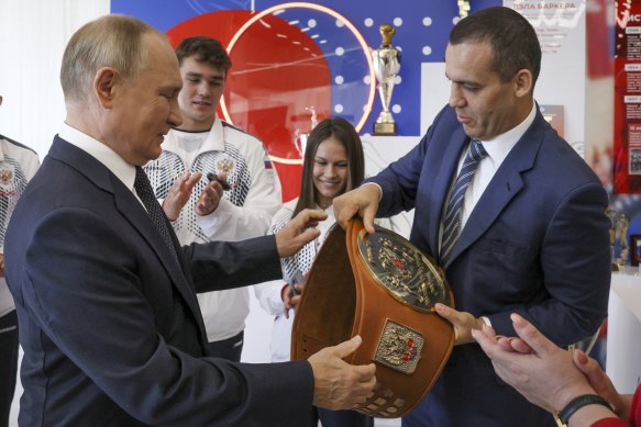 Umar Kremlev (right) with Vladimir Putin earlier this month.