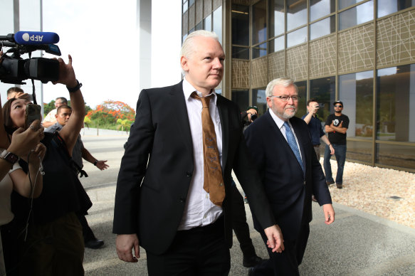 WikiLeaks founder Julian Assange is joined by Australia’s US ambassador Kevin Rudd as he arrives at court in Saipan, Northern Mariana Islands.