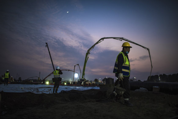 Construction workers at the site of a temporary field hospital at Huoshenshan.