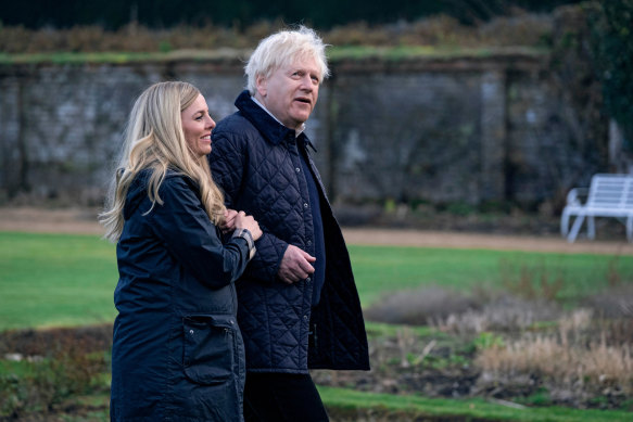 Kenneth Branagh as Boris Johnson with Ophelia Lovibond as Carrie Symonds in This England.