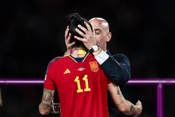 Luis Rubiales kisses Jenni Hermoso on the podium after the World Cup final.