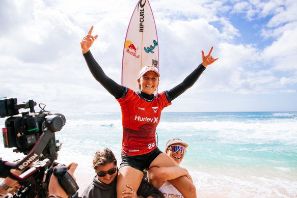 Australian Molly Picklum has reclaimed the world No.1 ranking after an epic stint in Hawaii. 