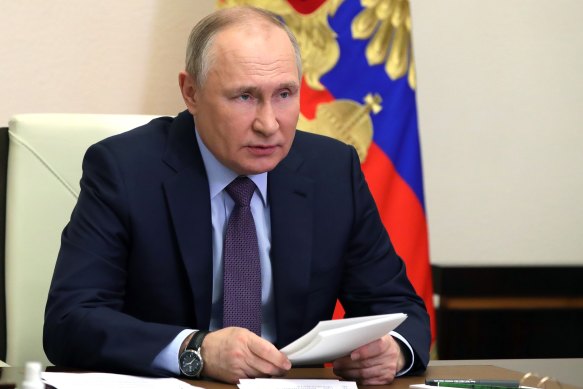Australia announced new sanctions on Russian President Vladimir Putin’s daughters and 144 senators. 