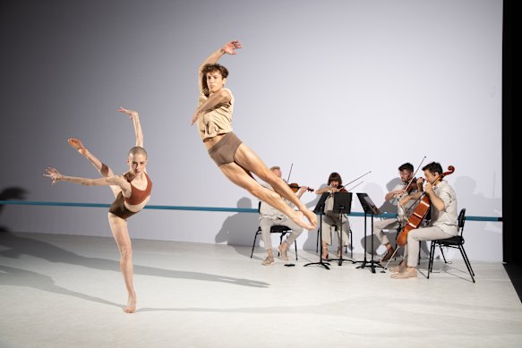 Impermanence by Sydney Dance Company.