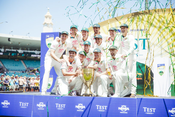 The Australian team celebrates a 3-0 clean sweep of Pakistan.