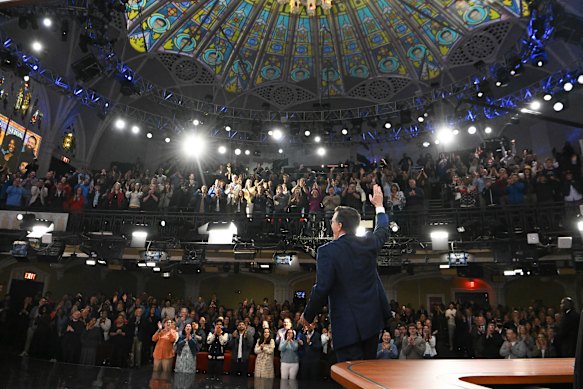     Un gran finale... L'addio di Stephen Colbert a The Late Show. 