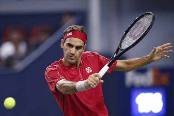 Roger Federer moved past Spaniard Albert Ramos-Vinolas in Shanghai.