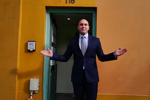 Auctioneer Leo Dardha opens bidding at 116 Stephen Street.