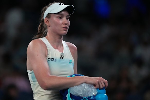 Elena Rybakina in action in the third round.