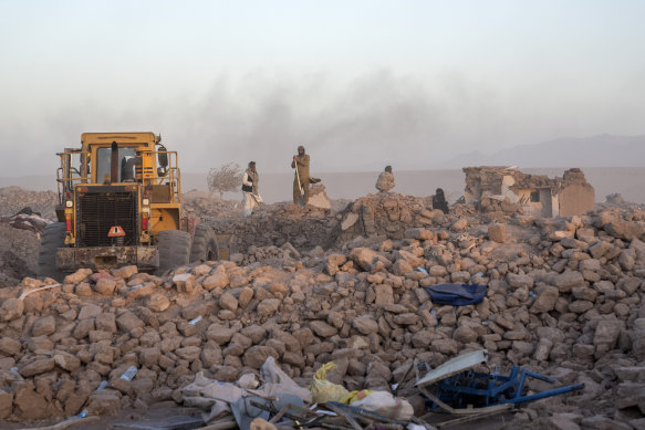 Afghan men search for victims after the earthquakes in Zenda Jan on Saturday. People are still buried in the rubble.