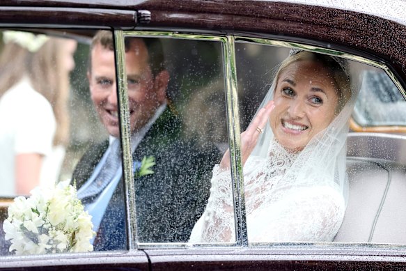 I nuovi coniugi Phillips partono dal loro matrimonio reale.