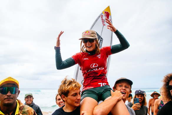 Caitlin Simmers celebrates her first Pipeline Pro win.