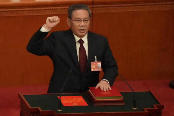 Yeni seçilen Çin Başbakanı Li Qiang, Çin Ulusal Halk Kongresi'nin bir oturumunda yemin etti.