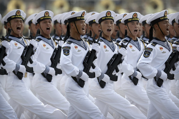 Çin yıllardır süper güçlü bir ordu kurmaya çalışıyor.