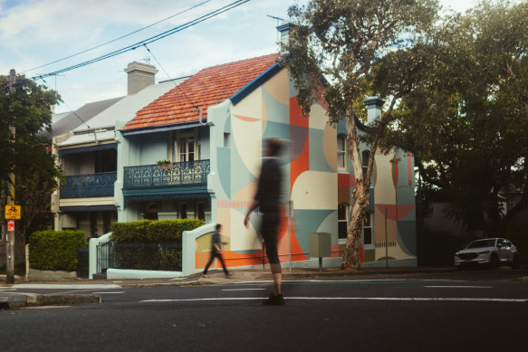 Newtown resident Laurel Hixon commissioned artist Sonia van de Haar to paint the entire side of her house as a mural.