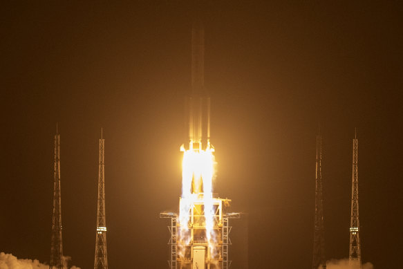 A rocket carrying the Chang’e 5 lunar mission lifts off at the Wenchang Space Launch Centre last month.