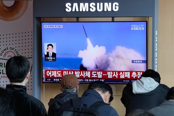 A TV screen shows a file image of North Korea’s missile launch during a news program at Seoul Railway Station in early April. 