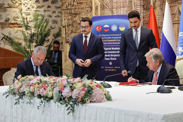 UN Secretary General, Antonio Guterres, right, and Russian Defence Minister Sergei Shoigu, left, sign the documents at Dolmabahce Palace in Istanbul, 