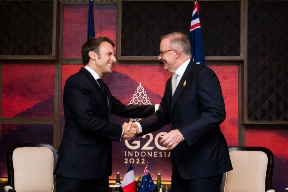 Președintele francez Emmanuel Macron a fost fericit pentru Anthony Albanese, dar rămâne critic față de acordul AUKUS. 