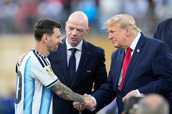 Gianni Infantino and US President Donald Trump console Lionel Messi after the World Cup final.