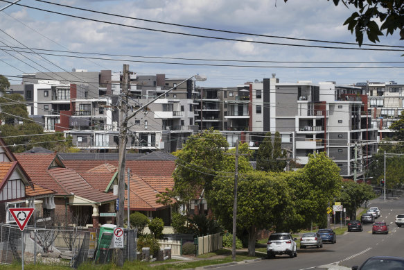 Units were more likely to sell for a loss than houses.