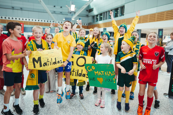 Matildas fans wait for the World Cup semi-finalists to return to Sydney.