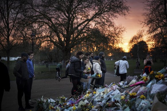 Flowers and messages left for Sarah Everard at a temporary memorial in Lo<em></em>ndon in 2021.
