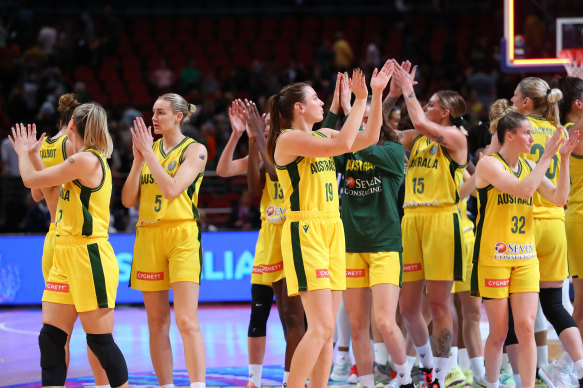 Team Australia thank the crowd after their loss to France.
