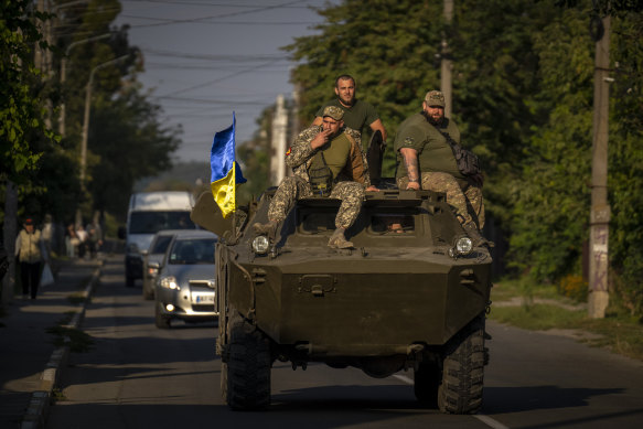 Ukrainian forces moving towards Bucha outside Kyiv.