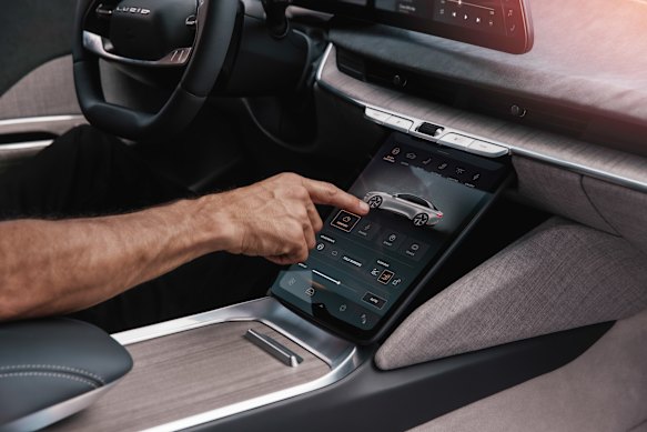 Many cars have replaced buttons and dials with large touchscreens that are impossible to use safely while you’re driving. 