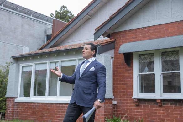 There’s no advantage to bidding in unusual increments at auction.