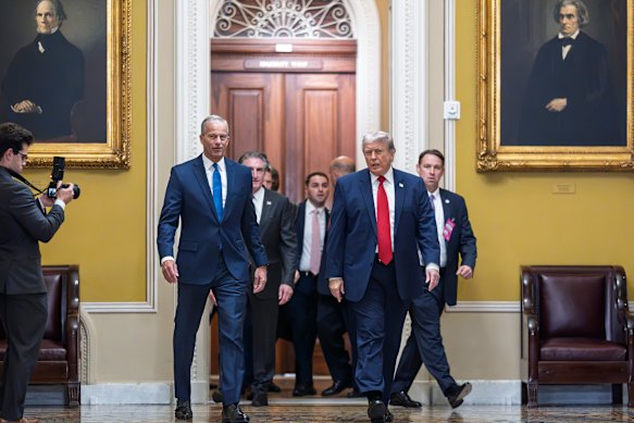 Trump afferma che non firmerà la legge sugli alloggi finché il SAVE Act, che impone regole sull’identità degli elettori, non passerà al Senato.
