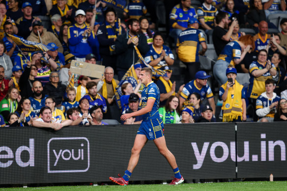 Jake Arthur walks around the field during the Canberra semi final.